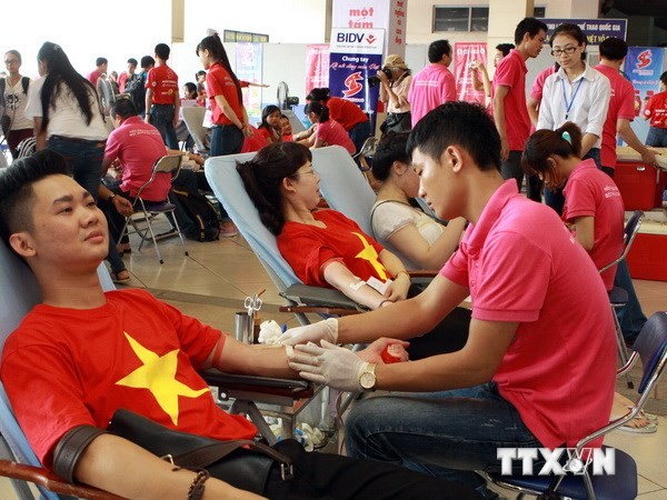 Hành trình Đỏ 2014 tiếp nhận gần 48.000 đơn vị máu  - ảnh 1